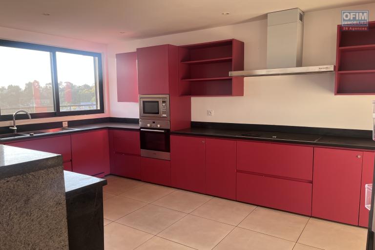 A louer un appartement T3 avec une vue sur massay Ivandry