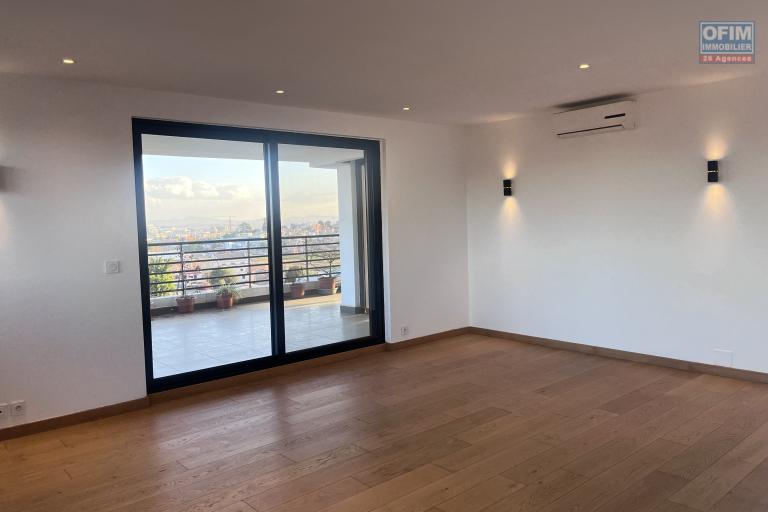 A louer un appartement T3 avec une vue sur massay Ivandry