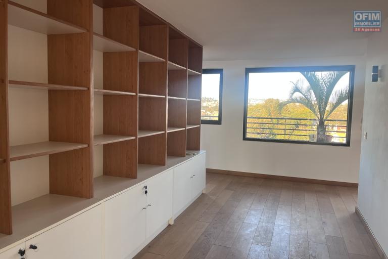 A louer un appartement T3 avec une vue sur massay Ivandry