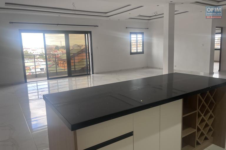 Trois grands appartements T5 neufs et lumineux &agrave; Mahazoarivo