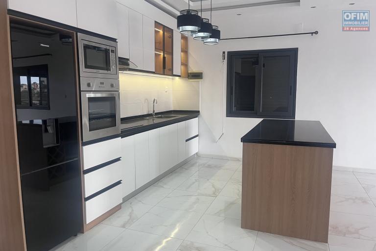 Trois grands appartements T5 neufs et lumineux &agrave; Mahazoarivo