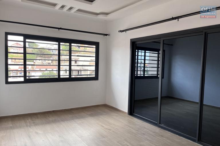 Trois grands appartements T5 neufs et lumineux &agrave; Mahazoarivo