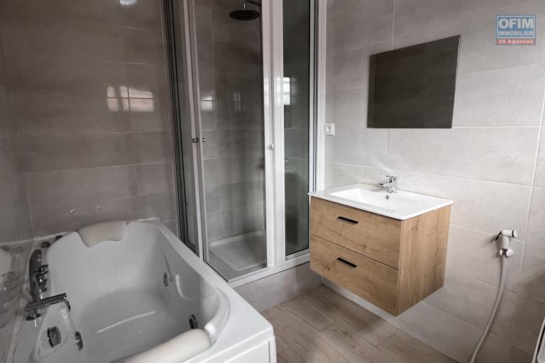 Trois grands appartements T5 neufs et lumineux &agrave; Mahazoarivo