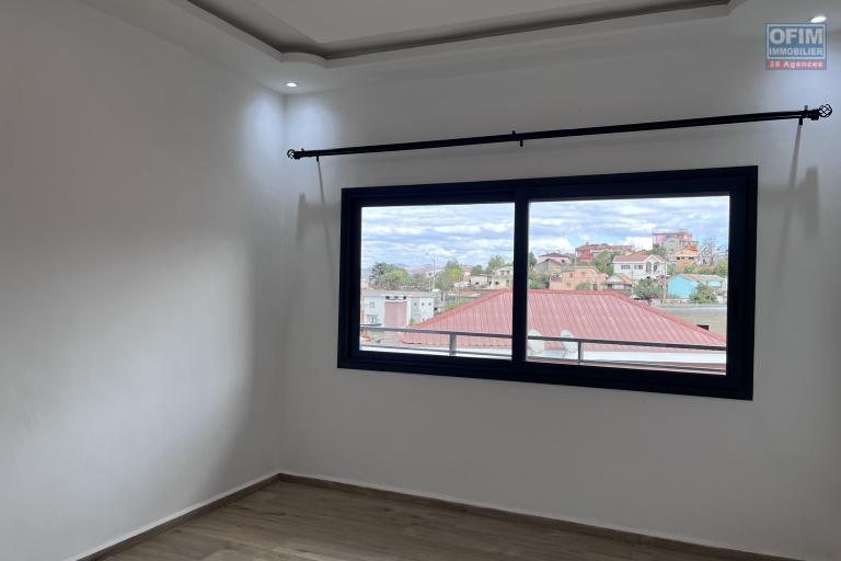 Trois grands appartements T5 neufs et lumineux &agrave; Mahazoarivo