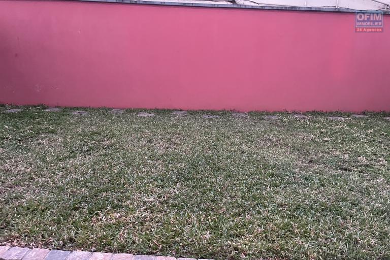 A louer un T2 meubl&eacute; au rez de jardin &agrave; Ivandry