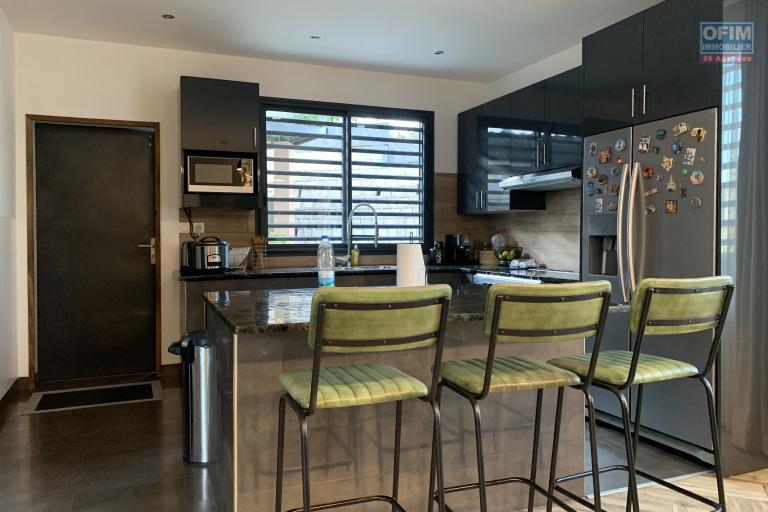 Vente d'une villa F6 meubl&eacute;e de standing &agrave; Iavoloha Mandrimena