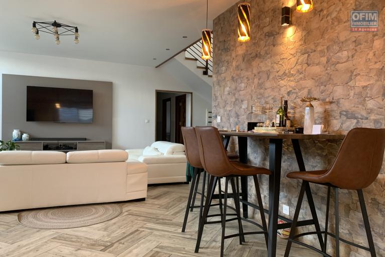 Vente d'une villa F6 meubl&eacute;e de standing &agrave; Iavoloha Mandrimena