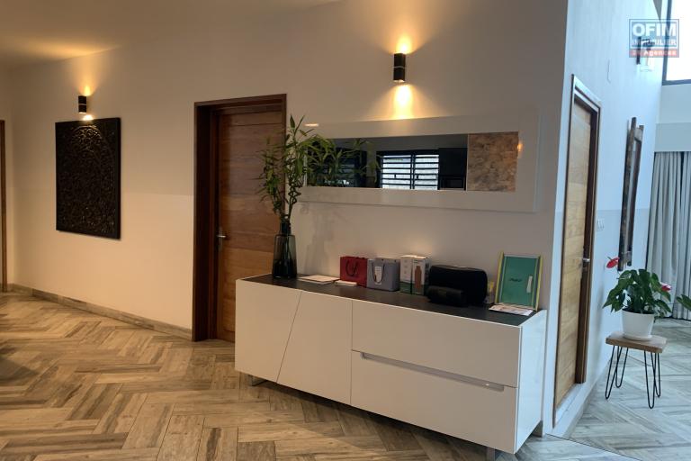 Vente d'une villa F6 meubl&eacute;e de standing &agrave; Iavoloha Mandrimena