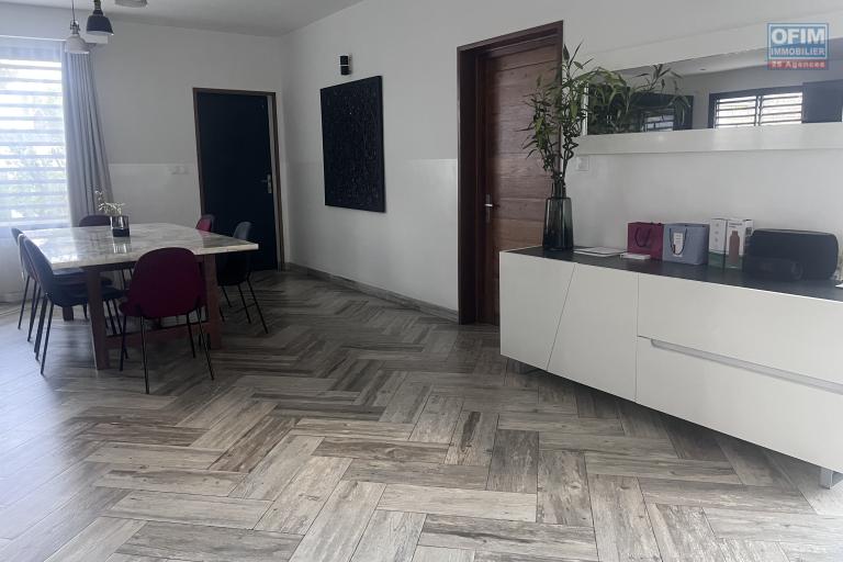 Vente d'une villa F6 meubl&eacute;e de standing &agrave; Iavoloha Mandrimena