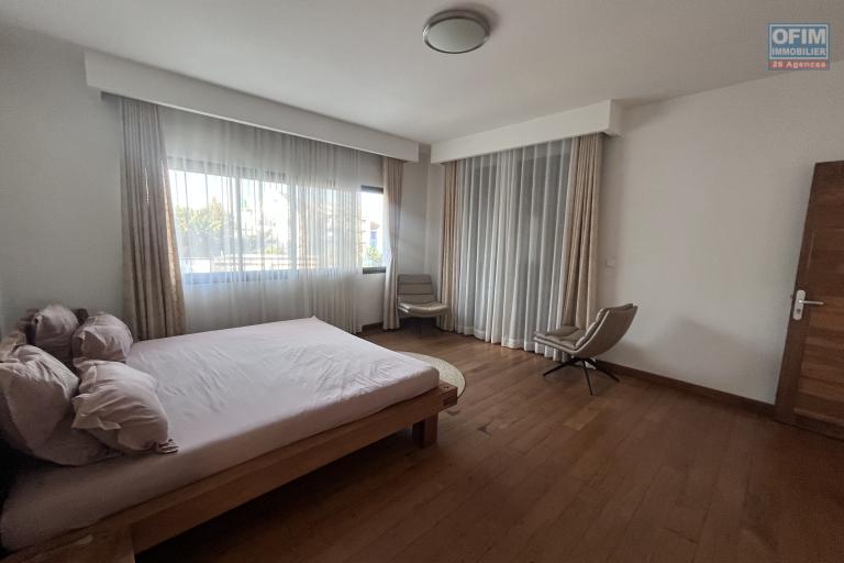 Vente d'une villa F6 meubl&eacute;e de standing &agrave; Iavoloha Mandrimena