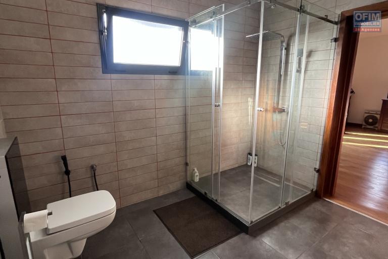 Vente d'une villa F6 meubl&eacute;e de standing &agrave; Iavoloha Mandrimena