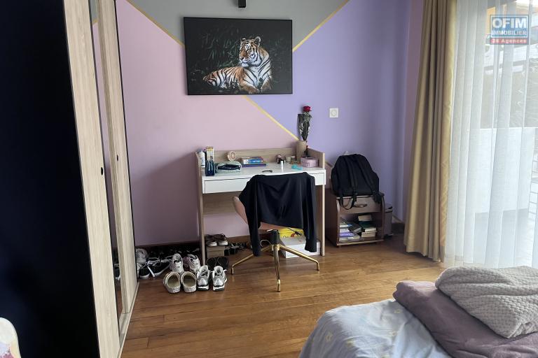 Vente d'une villa F6 meubl&eacute;e de standing &agrave; Iavoloha Mandrimena
