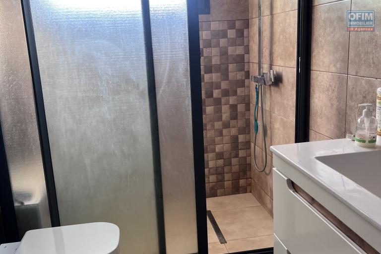 Vente d'une villa F6 meubl&eacute;e de standing &agrave; Iavoloha Mandrimena