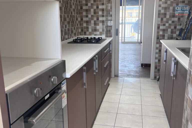 Un appartement T3 en plein centre ville s&eacute;curis&eacute; &agrave; Analakely
