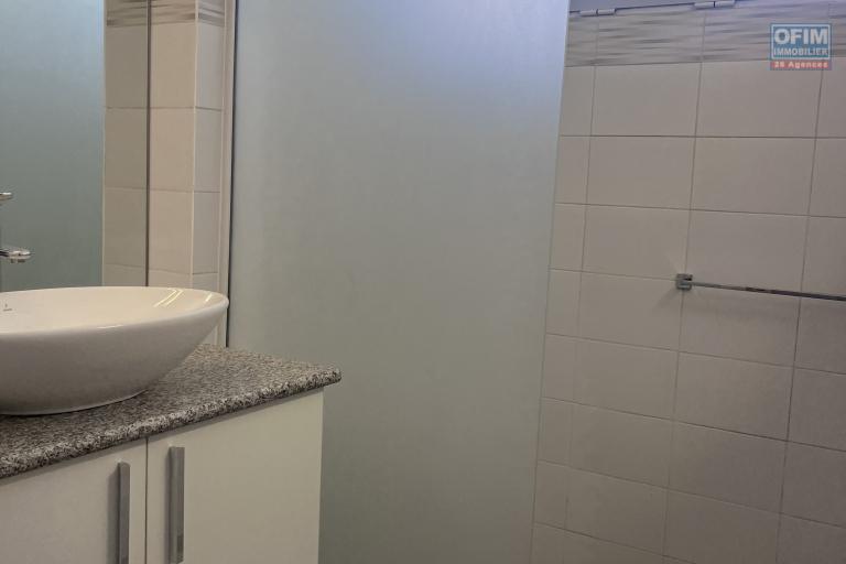 Un appartement T3 en plein centre ville s&eacute;curis&eacute; &agrave; Analakely