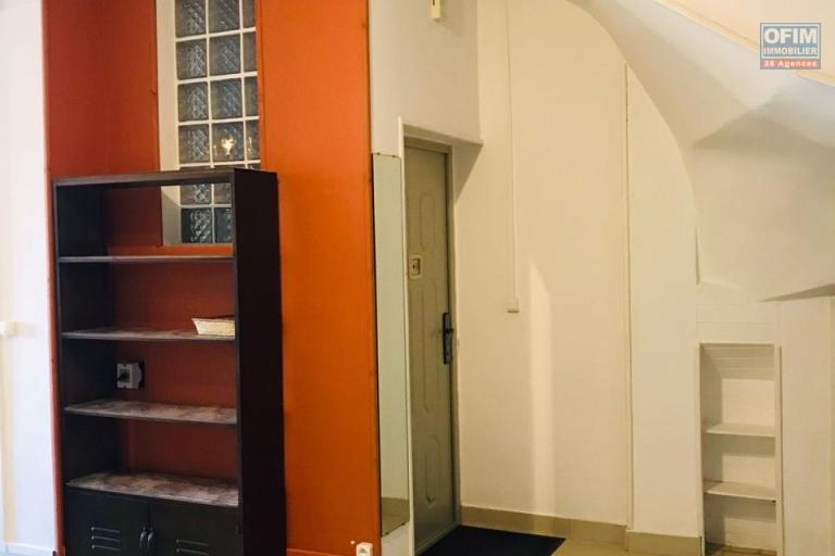 Un appartement T3 meubl&eacute; au rez de jardin &agrave; Ambatobe