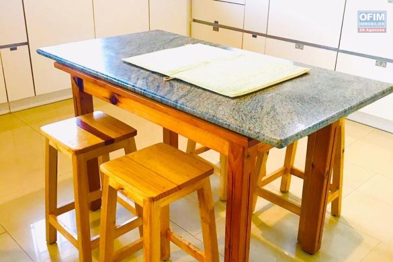 Un appartement T3 meubl&eacute; au rez de jardin &agrave; Ambatobe