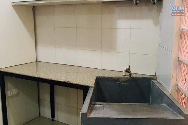 Un appartement T3 meubl&eacute; au rez de jardin &agrave; Ambatobe