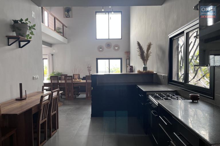 Un grand appartement T5 en duplex meubl&eacute; &agrave; Ambohitrarahaba