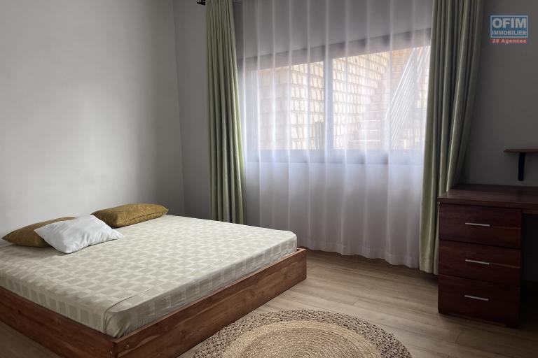 Un grand appartement T5 en duplex meubl&eacute; &agrave; Ambohitrarahaba