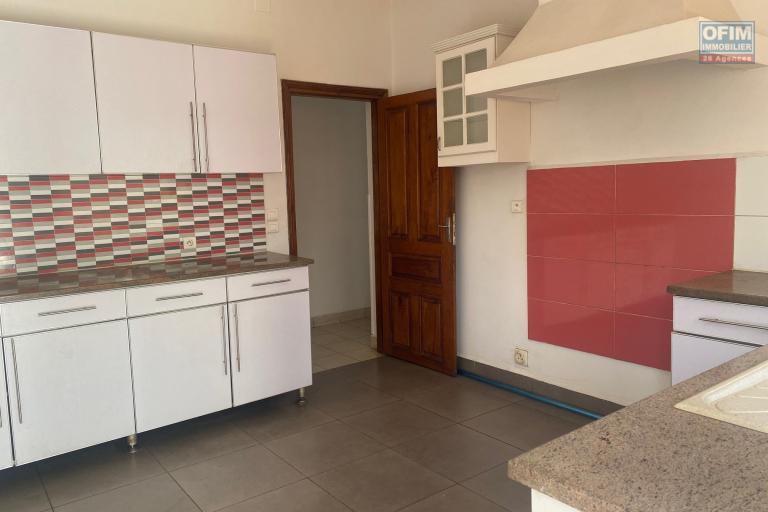 Une villa F6 avec piscine &agrave; Androhibe