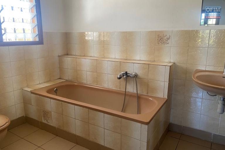 Une villa F6 avec piscine &agrave; Androhibe