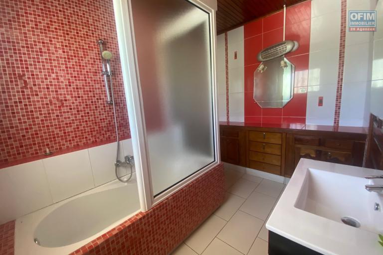Une villa F6 avec piscine &agrave; Androhibe
