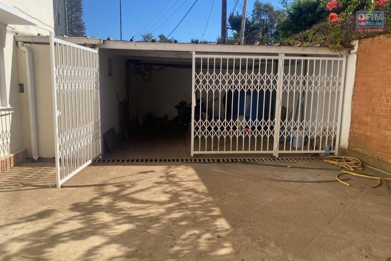Une villa F6 avec piscine &agrave; Androhibe