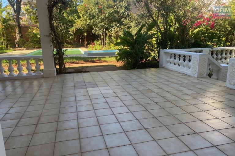 Une villa F6 avec piscine &agrave; Androhibe