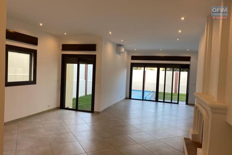 Une villa F5 de standing avec piscine &agrave; Ambatobe
