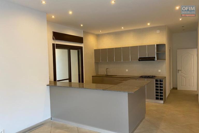 Une villa F5 de standing avec piscine &agrave; Ambatobe