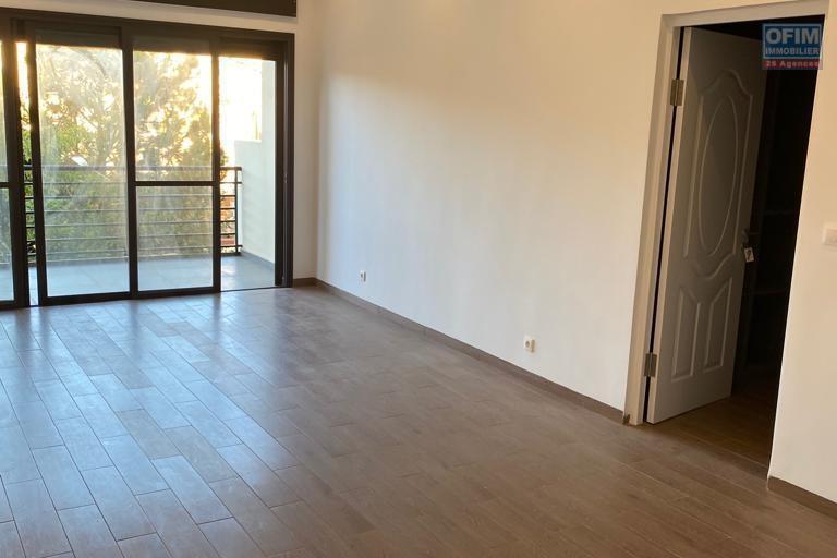 Une villa F5 de standing avec piscine &agrave; Ambatobe