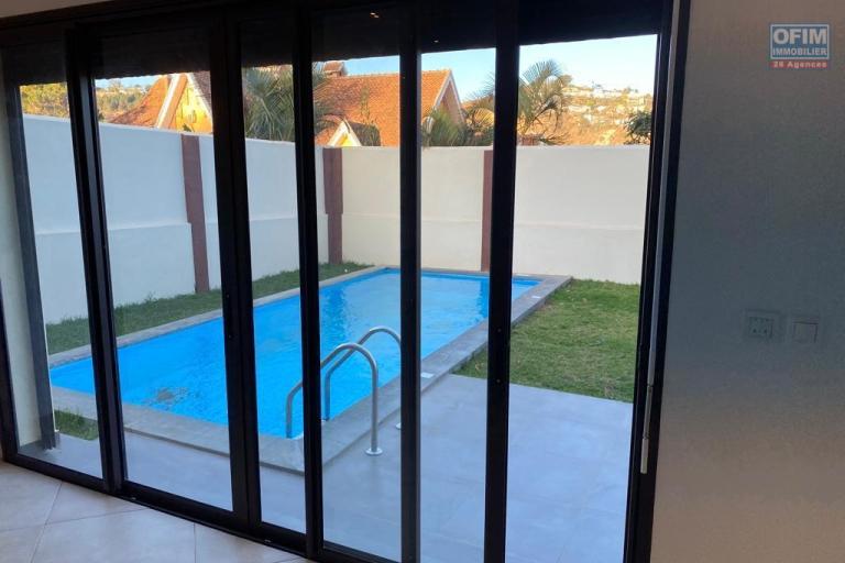 Une villa F5 de standing avec piscine &agrave; Ambatobe