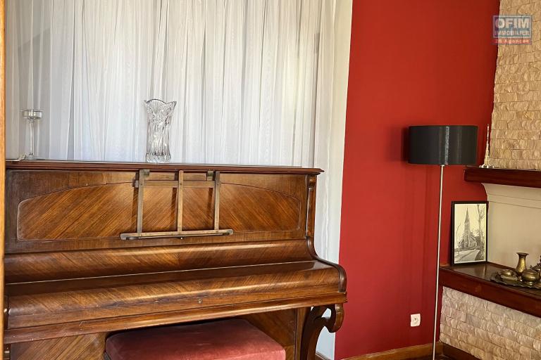 Une villa F4 semi meubl&eacute;e avec jardin &agrave; Alasora