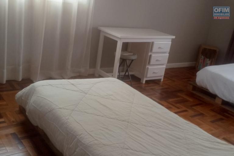 Une villa F4 semi meubl&eacute;e avec jardin &agrave; Alasora