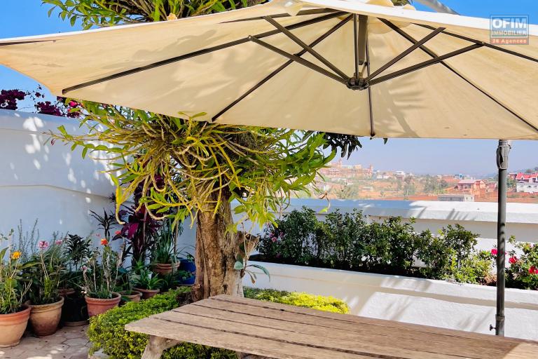 Une villa F4 semi meubl&eacute;e avec jardin &agrave; Alasora