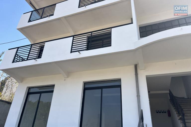 &Agrave; louer &ndash; Ensemble de 3 appartements (RDC + 1er &eacute;tage) &ndash; Analamahitsy Park - RDC et R+1 &agrave; gauche