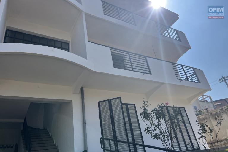 &Agrave; louer &ndash; Ensemble de 3 appartements (RDC + 1er &eacute;tage) &ndash; Analamahitsy Park - RDC et et R+1 &agrave; droite