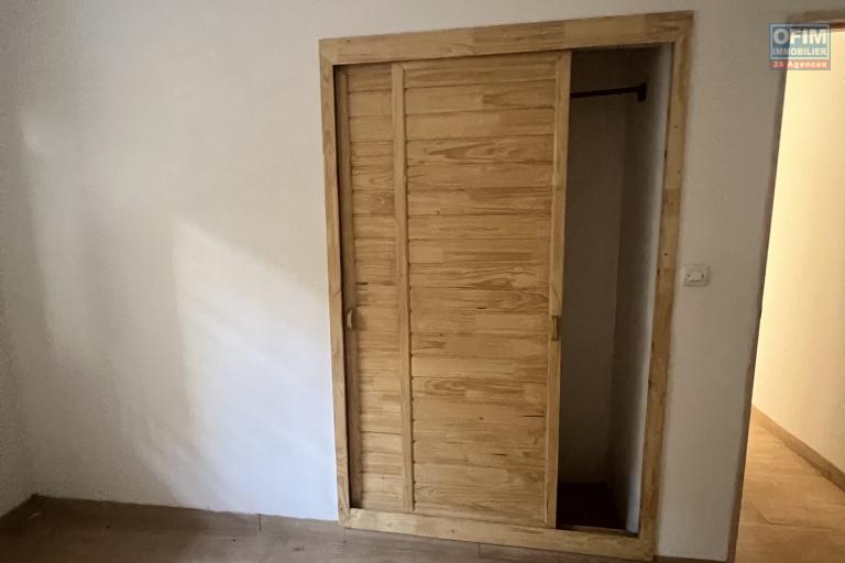 &Agrave; louer &ndash; Ensemble de 3 appartements (RDC + 1er &eacute;tage) &ndash; Analamahitsy Park - placard