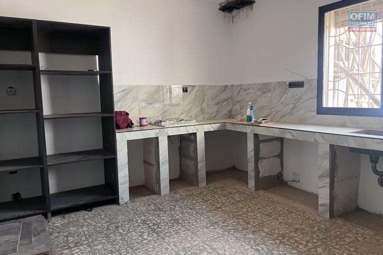 Une villa F5 &agrave; &eacute;tage avec vue d&eacute;gag&eacute;e &agrave; Talatamaty Faralaza