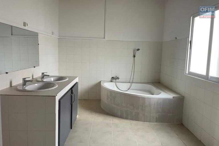 Une villa basse F4 &agrave;  Ambohijanahary Manerinerina