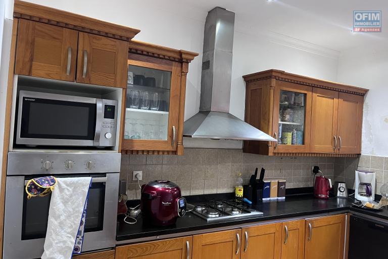 Un appartement T5 meubl&eacute; en duplex &agrave; Androhibe