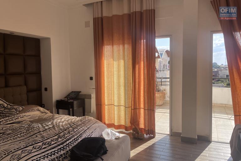 Un appartement T5 meubl&eacute; en duplex &agrave; Androhibe