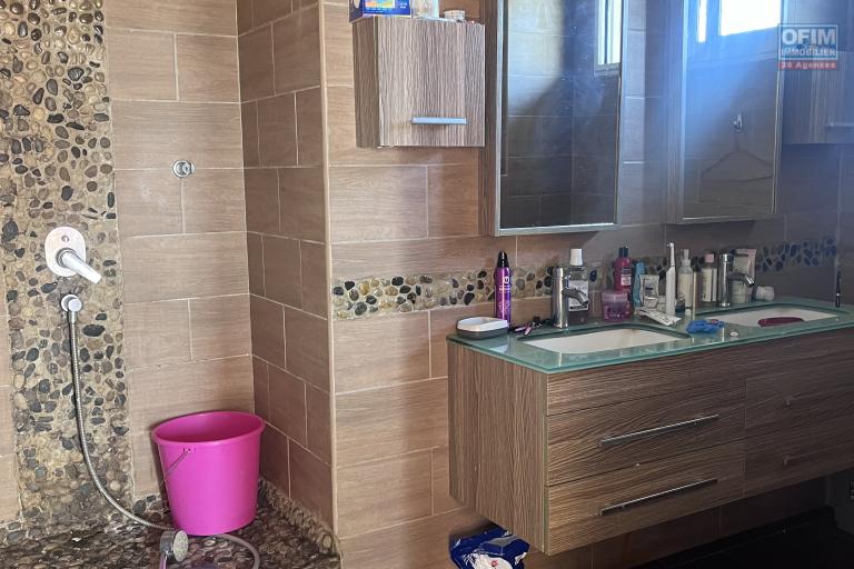 Un appartement T5 meubl&eacute; en duplex &agrave; Androhibe