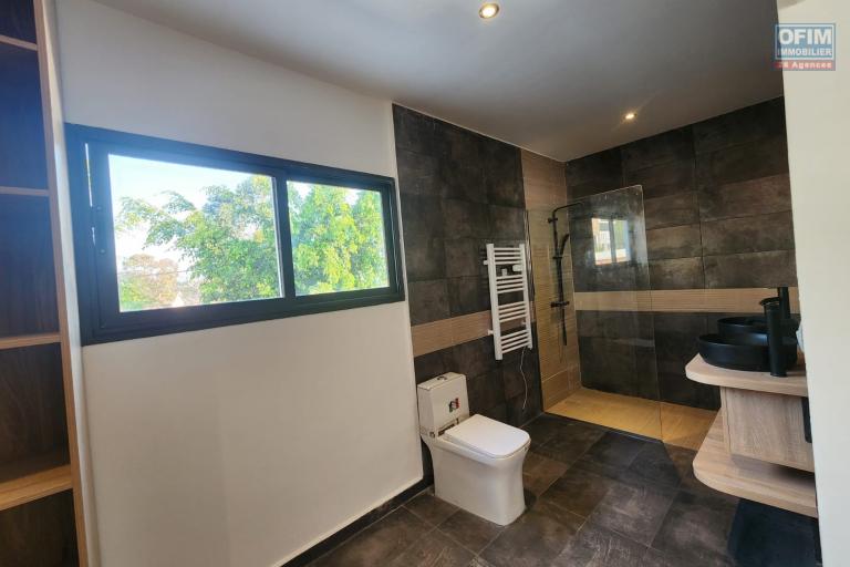 A louer superbe villa neuve de standing type F5 avec piscine &agrave; Mandrosoa Ivato