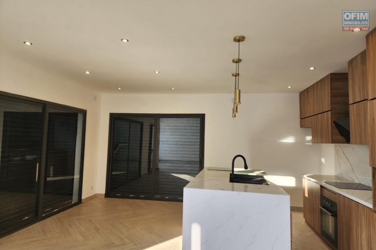 A louer superbe villa neuve de standing type F5 avec piscine &agrave; Mandrosoa Ivato