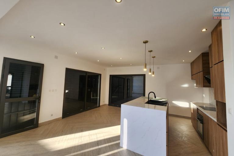 A louer superbe villa neuve de standing type F5 avec piscine &agrave; Mandrosoa Ivato