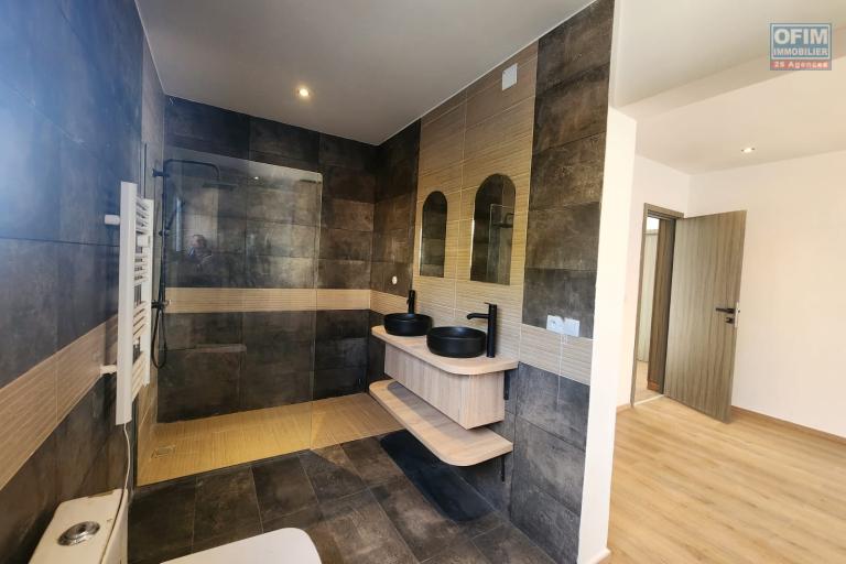 A louer superbe villa neuve de standing type F5 avec piscine &agrave; Mandrosoa Ivato