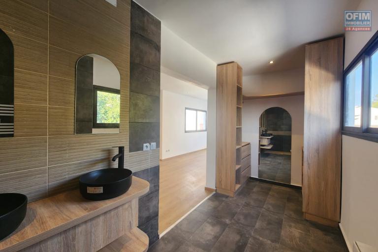 A louer superbe villa neuve de standing type F5 avec piscine &agrave; Mandrosoa Ivato