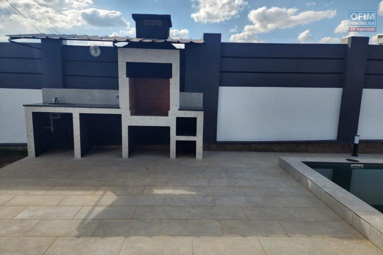 A louer superbe villa neuve de standing type F5 avec piscine &agrave; Mandrosoa Ivato